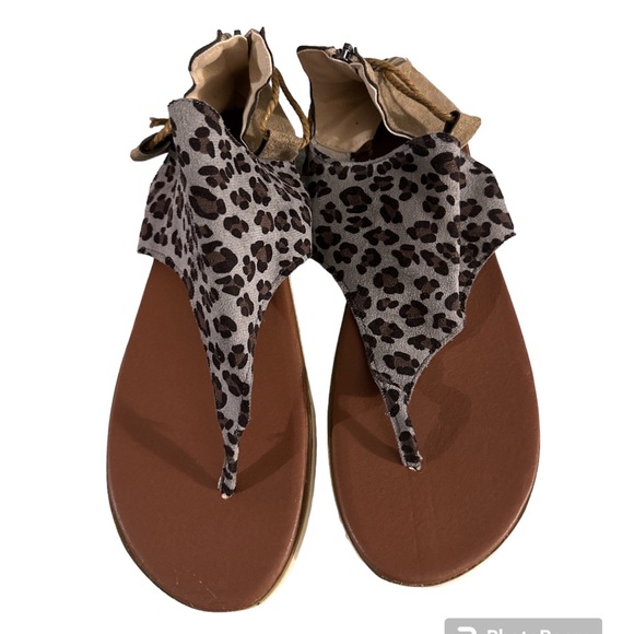 no brand Shoes - NWT leopard with back zipper in cocoa color so cute 🥰 size 44